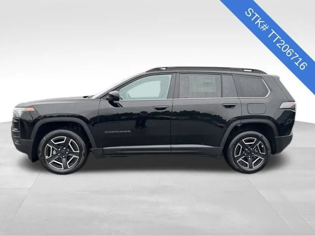 New 2026 Diamond Black Crystal Pearl-Coat Exterior Paint Jeep Laredo image 4