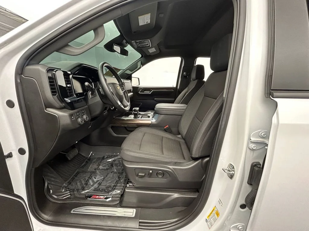 Used 2026 Summit White Chevrolet LT image 45