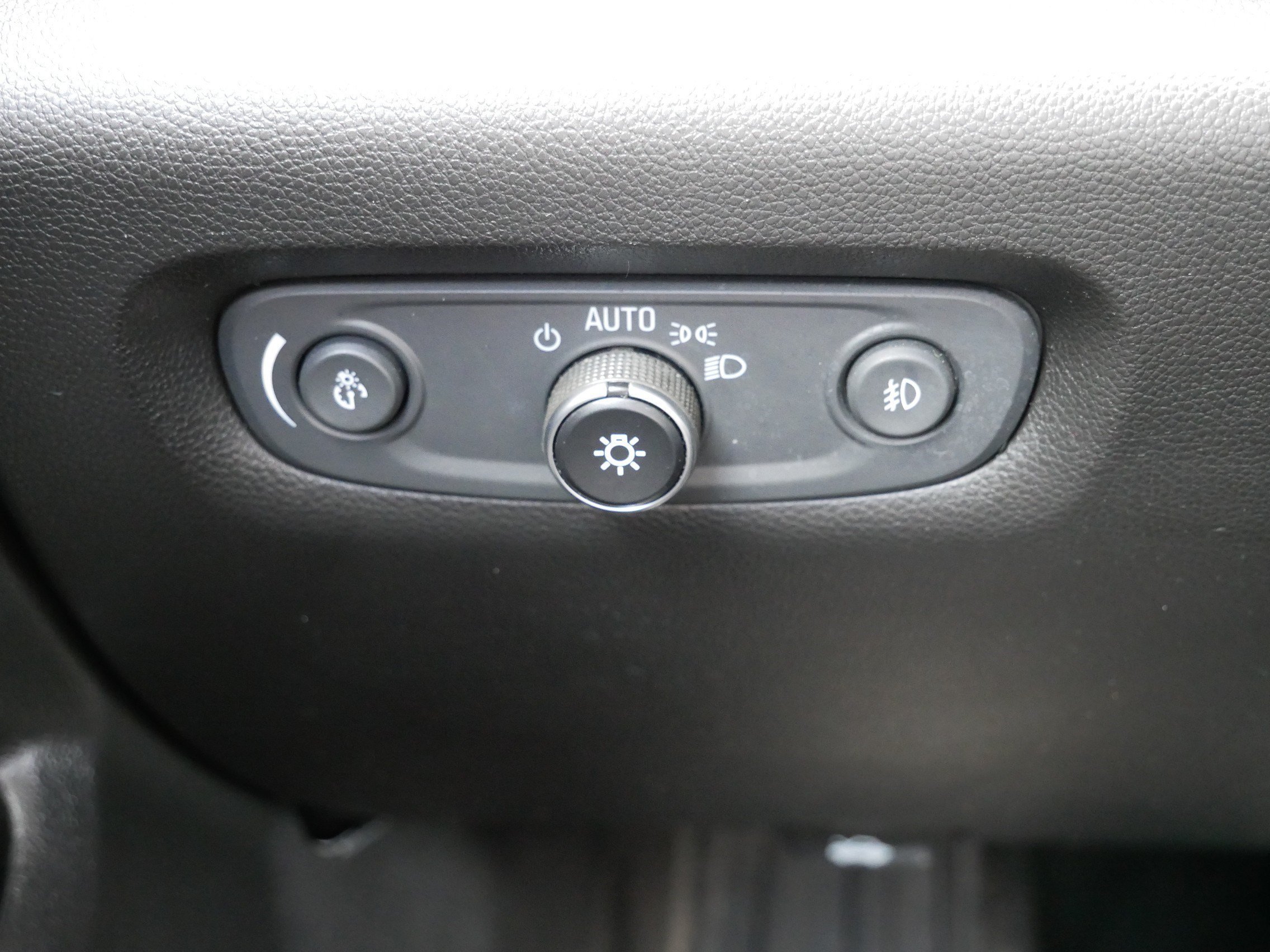 Used 2018 Black Currant Metallic Chevrolet Premier image 27