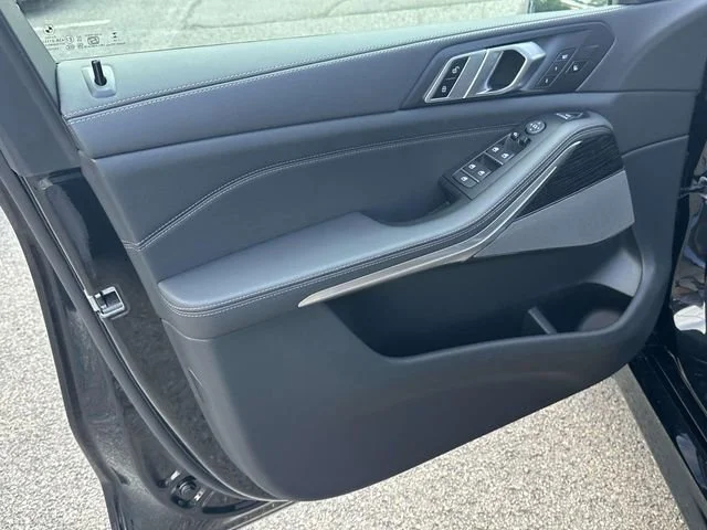 New 2026 Black Sapphire BMW xDrive40i image 13