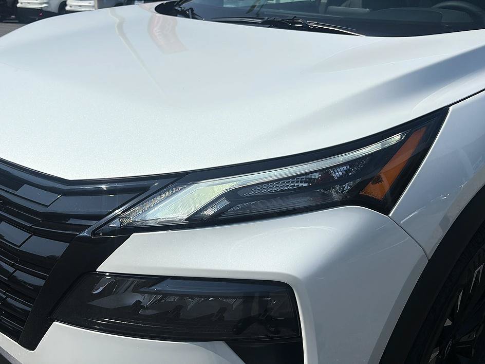 Used 2026 Everest White Pearl Tricoat Nissan Dark Armor image 13