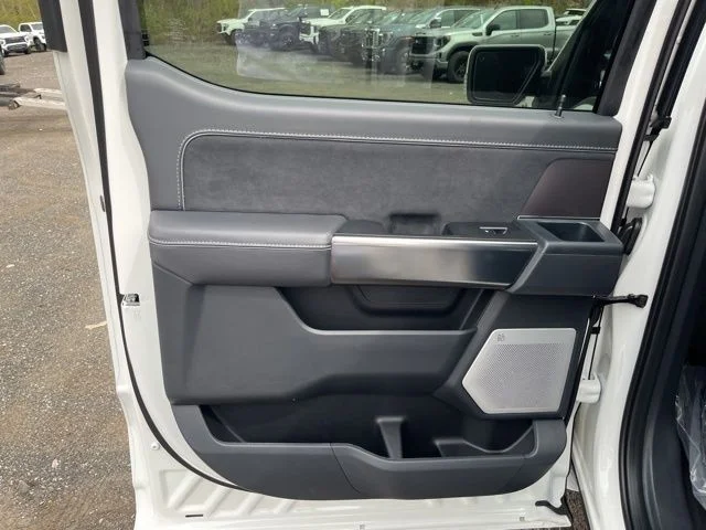 New 2026 Star White Metallic Tri-Coat Ford Platinum® image 55