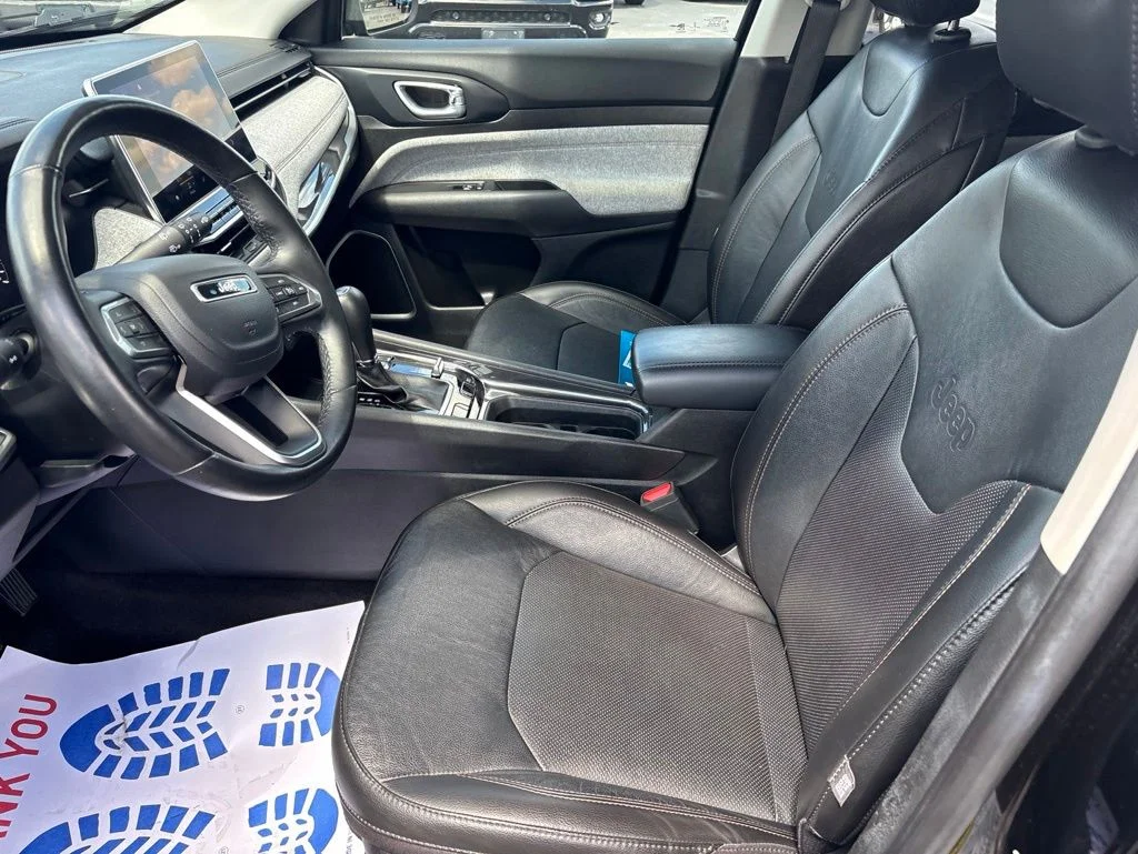 Used 2022 Black Jeep Latitude Lux image 16