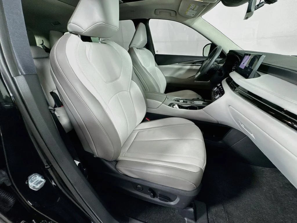 Certified Used 2027 Black INFINITI LUXE image 40