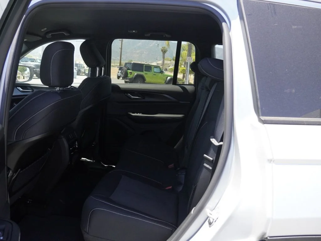 New 2026 Silver Zynith Jeep Laredo image 21