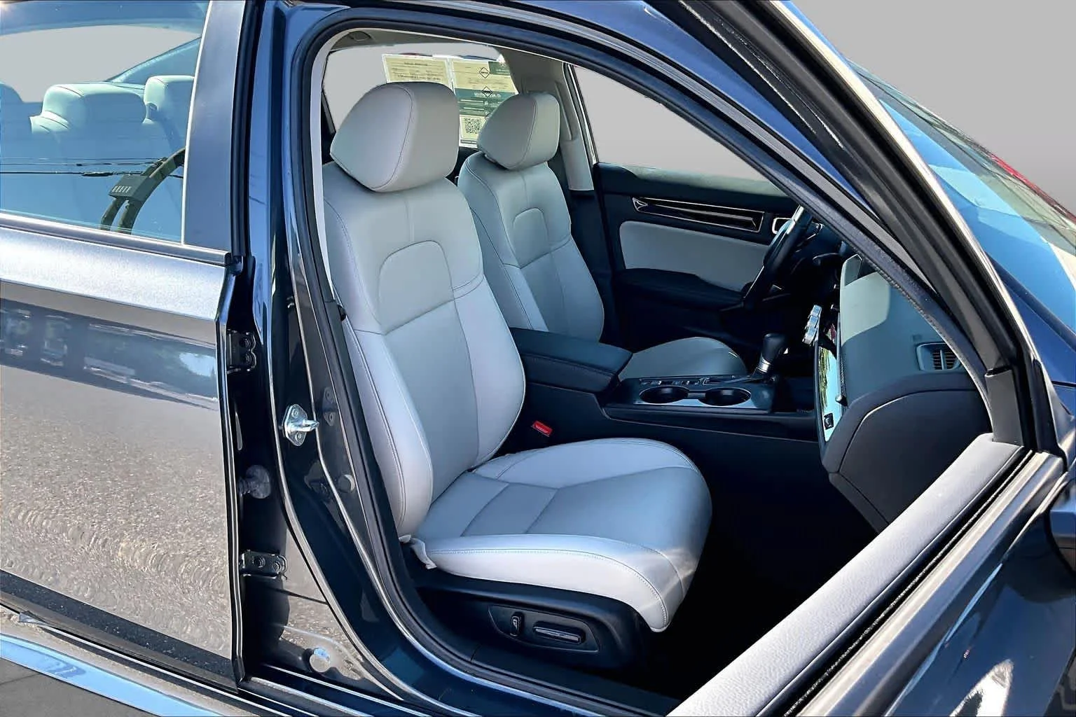 Used 2024 Meteorite Gray Metallic Honda Touring image 8