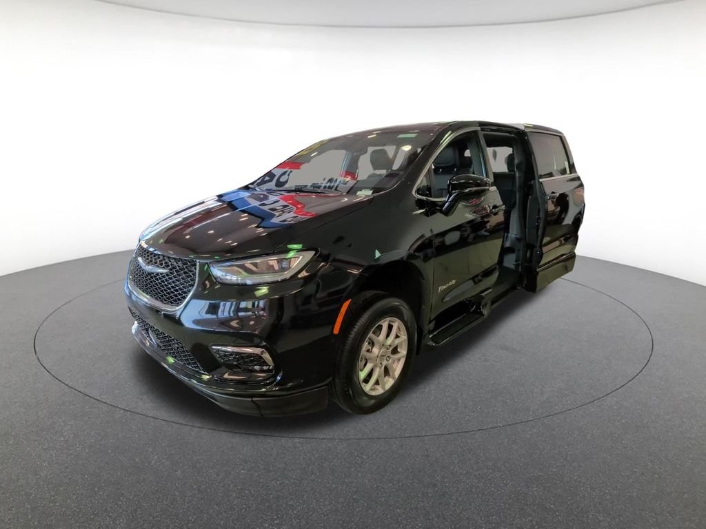 Used 2025 Black Chrysler Mobliity- Braunability - XI image 4