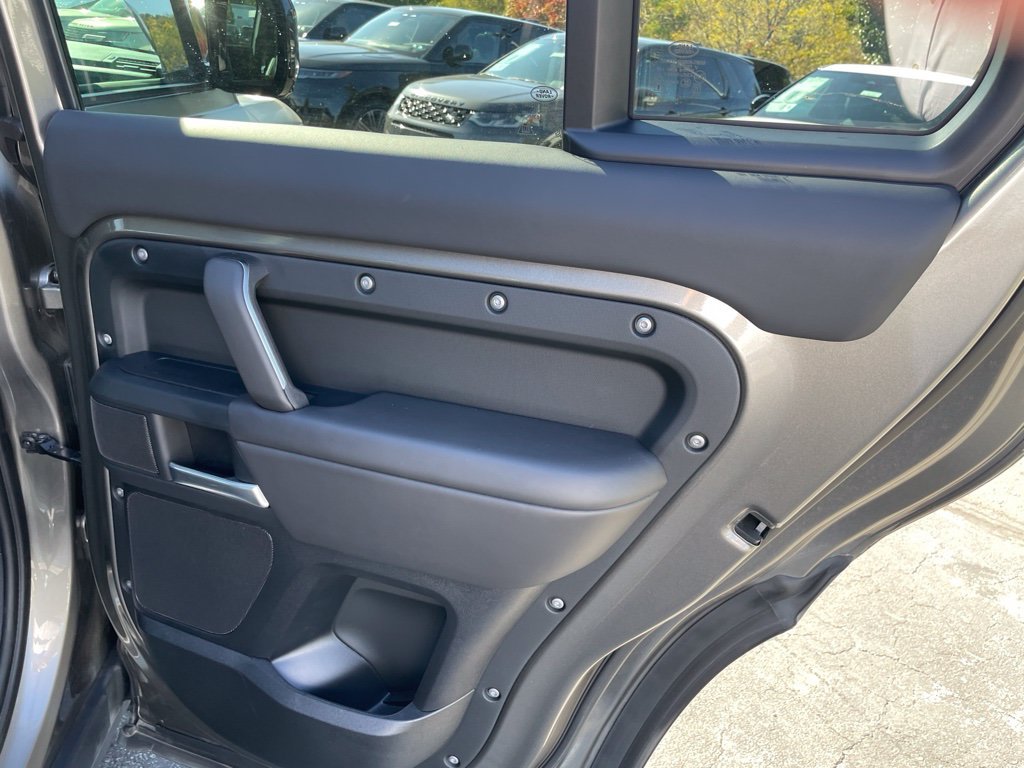 Used 2025 Silver Land Rover X-Dynamic SE image 14