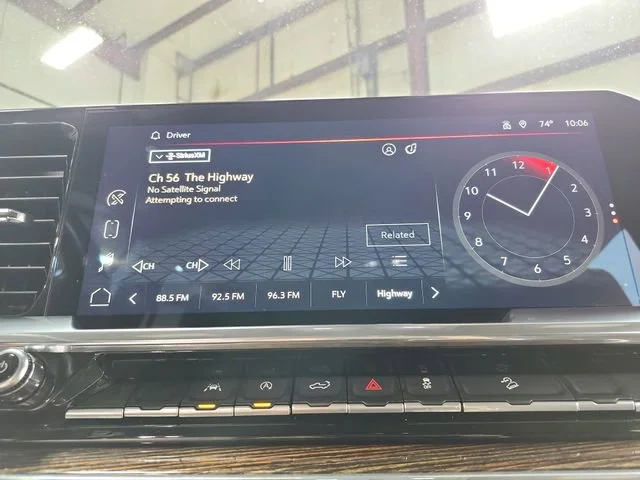 Used 2024 Summit White GMC Elevation image 28