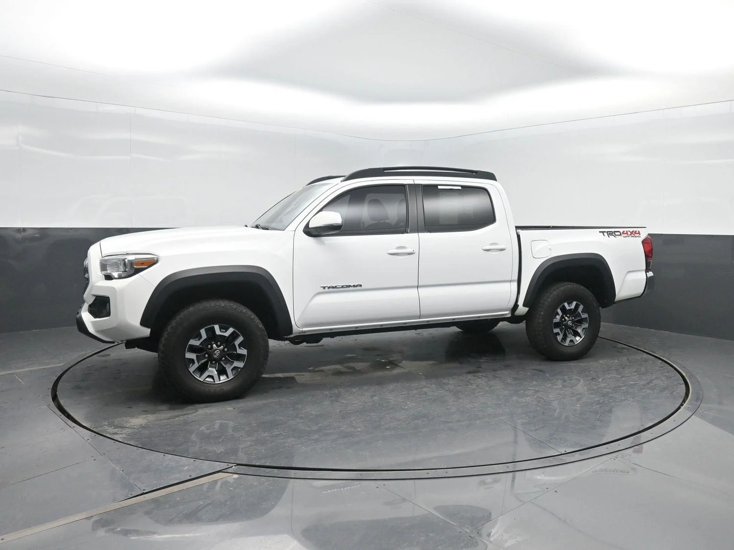 Used 2017 Super White Toyota TRD Off-Road image 38