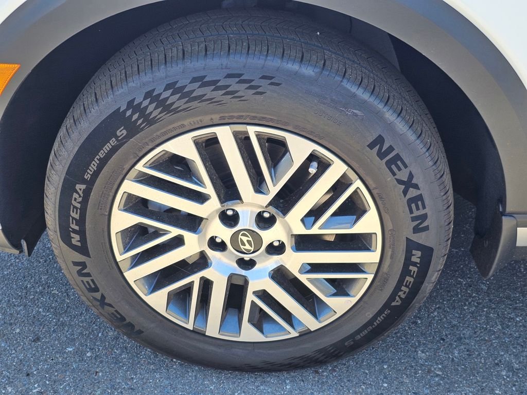 New 2026 White Hyundai SEL Premium image 9