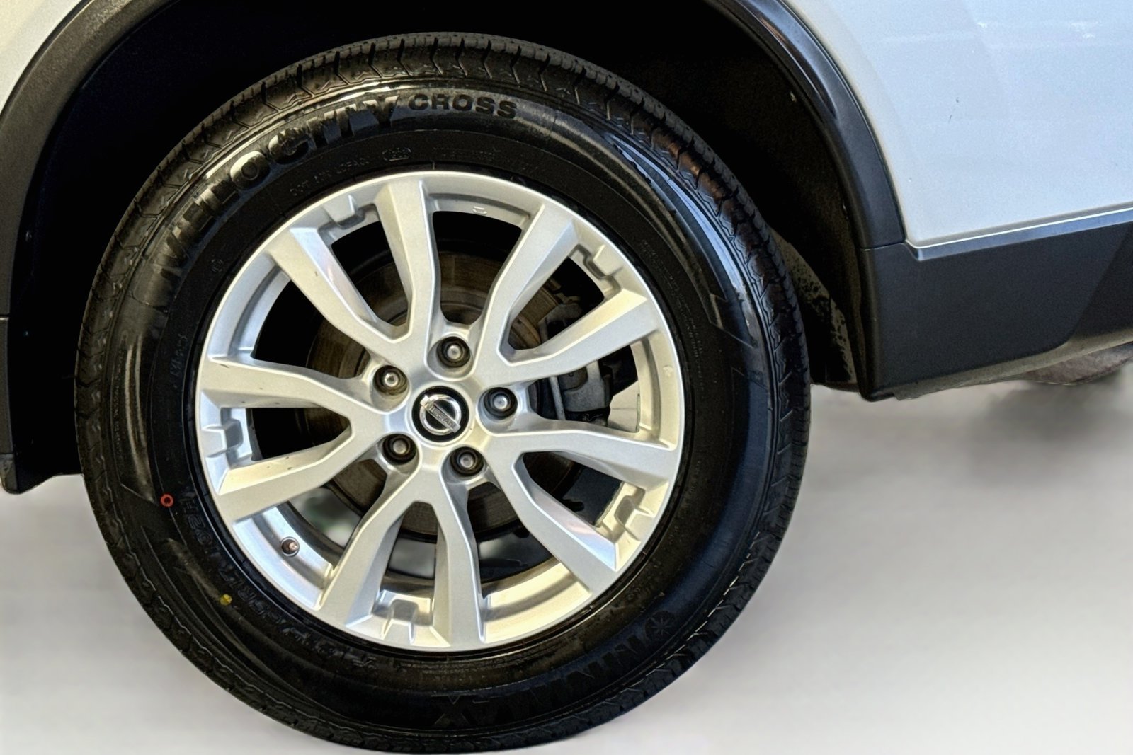 Used 2017 Brilliant Silver Nissan SV image 27