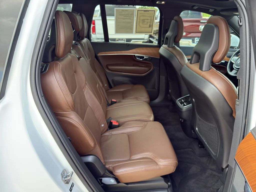 Used 2020 Crystal White Metallic Volvo Inscription image 26