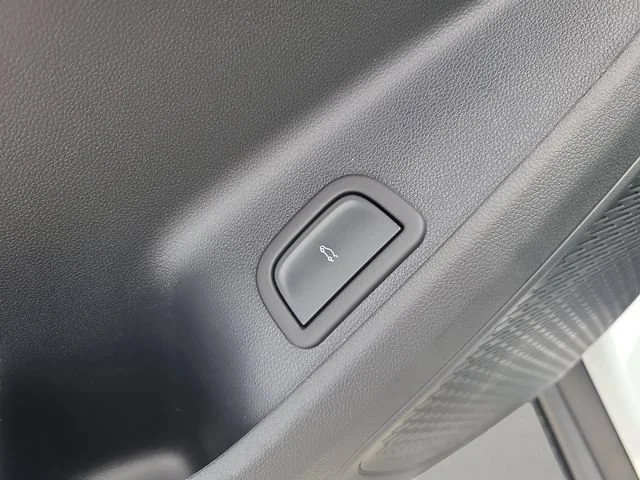 New 2026 Summit White Chevrolet LT image 18