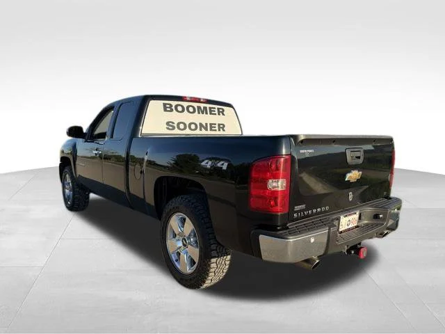 Used 2010 Black Chevrolet LT image 5