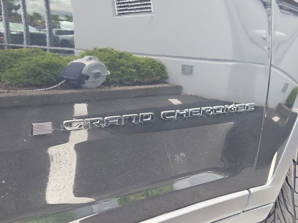 Used 2024 Black Jeep Altitude image 26