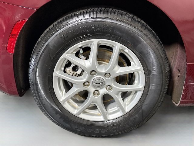 Used 2022 Velvet Red Pearlcoat Chrysler LX image 29