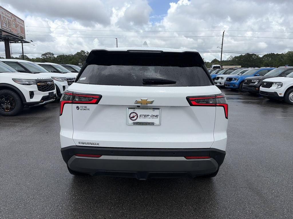 Used 2025 White Chevrolet LT image 6