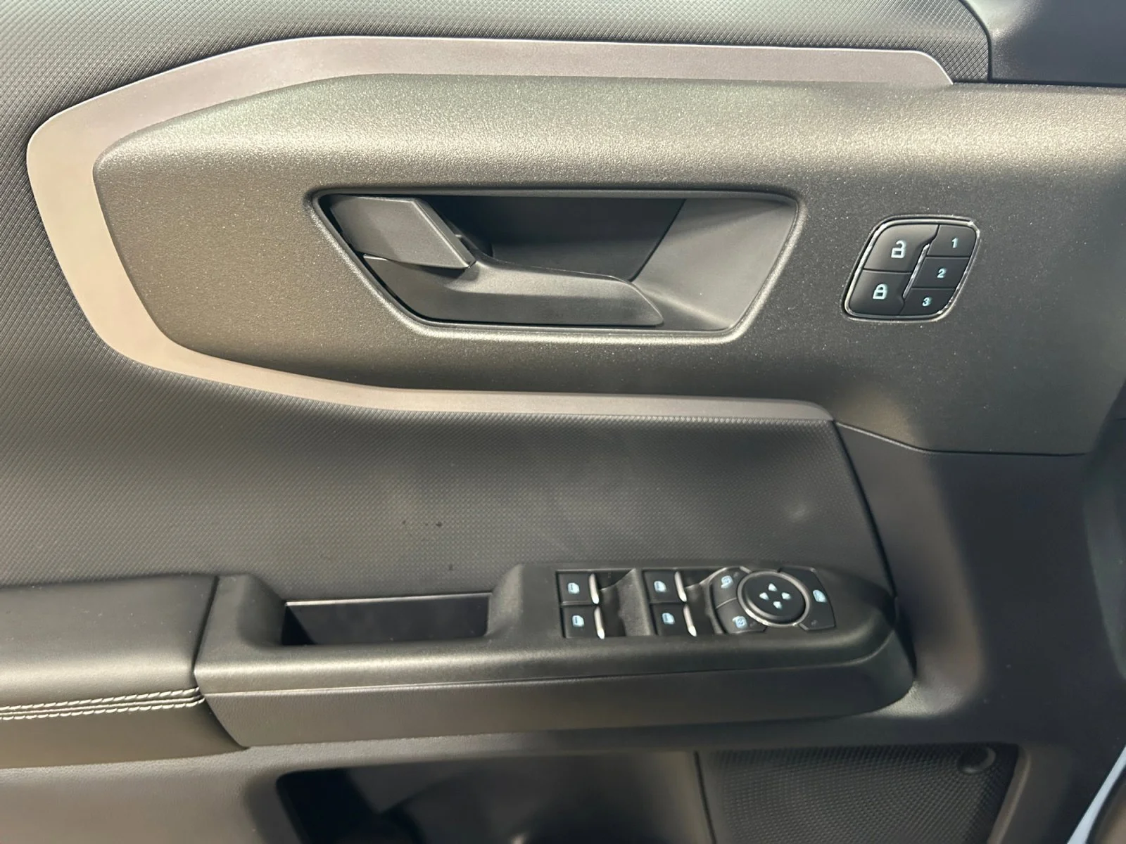 New 2026 Azure Grey Metallic Tri-Coat Ford Outer Banks image 16