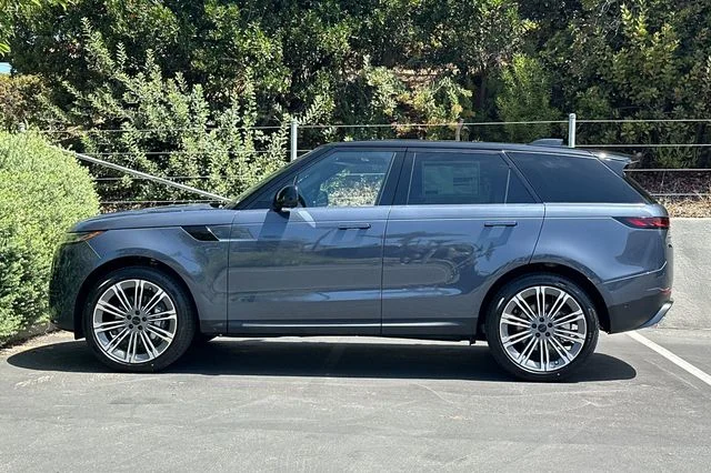 New 2026 Varesine Blue Land Rover SE image 2