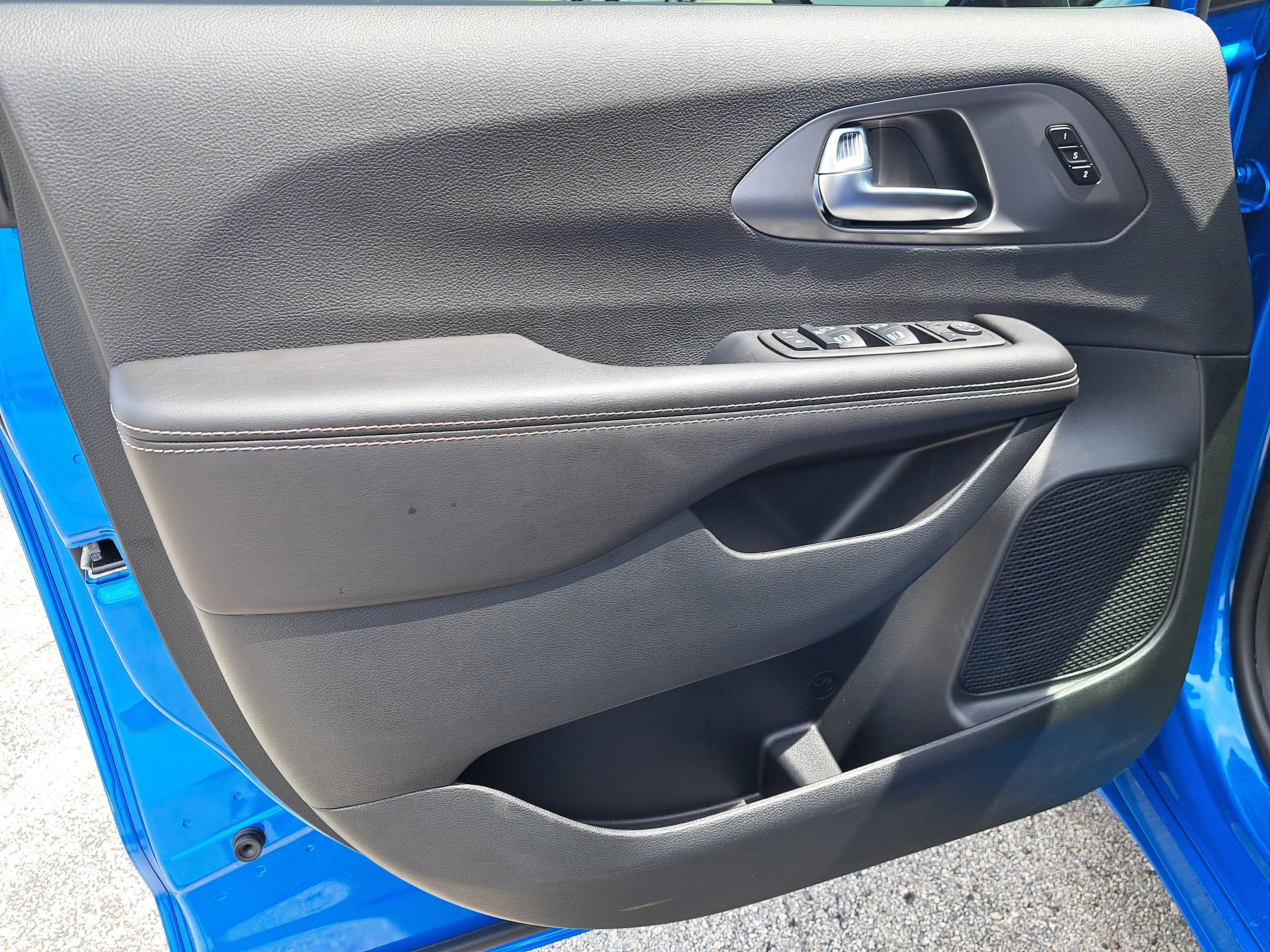 New 2026 Hydro Blue Pearlcoat Chrysler Select image 13