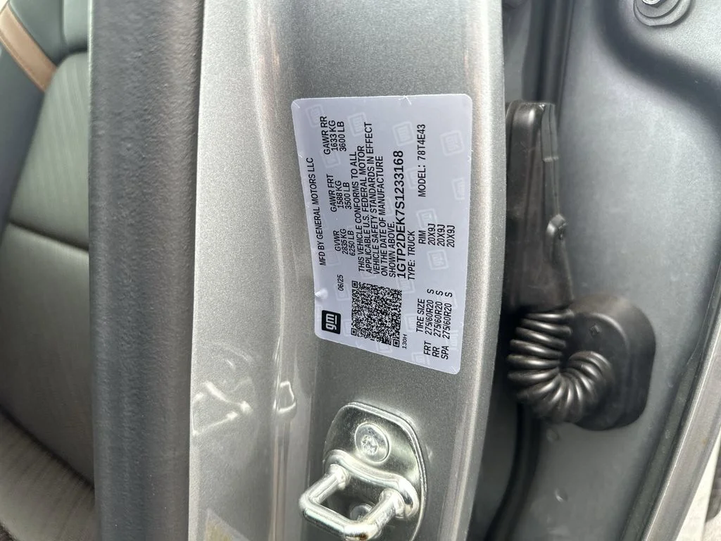 Used 2025 Silver GMC AT4 image 30