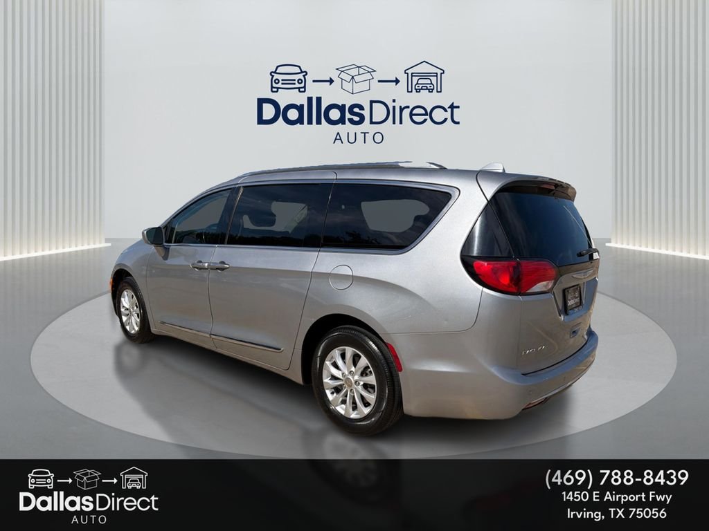 Used 2018 Billet Silver Metallic Clearcoat Chrysler Touring L image 8
