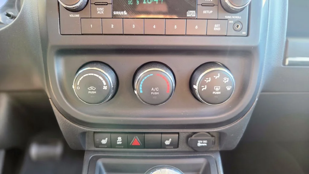 Used 2016 Silver Jeep Latitude image 20