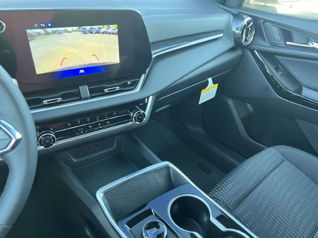2027 Chevrolet Equinox LT - Photo 25