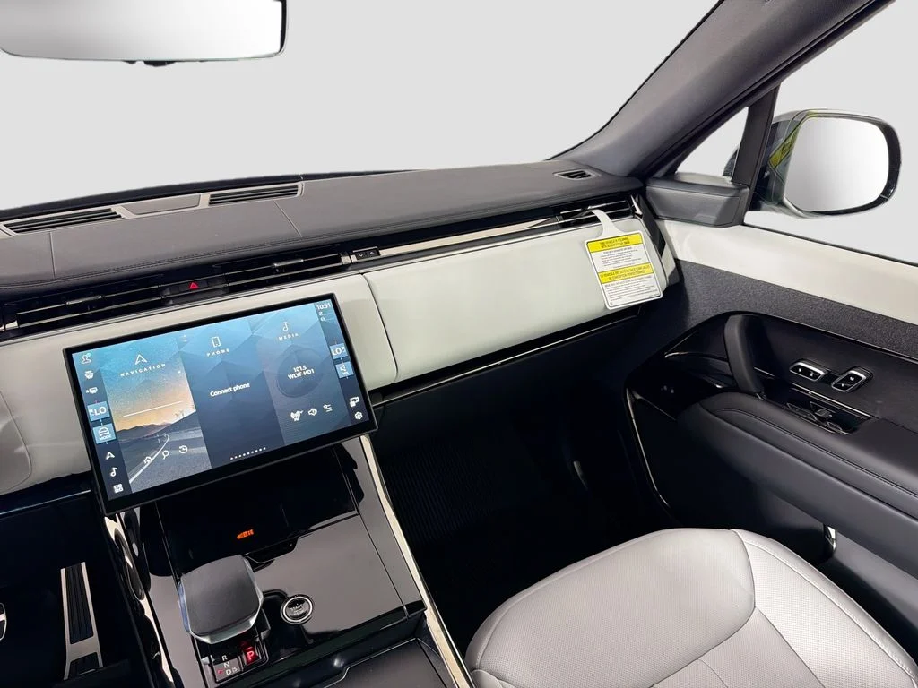 New 2026 Santorini Black Land Rover Dynamic SE image 25