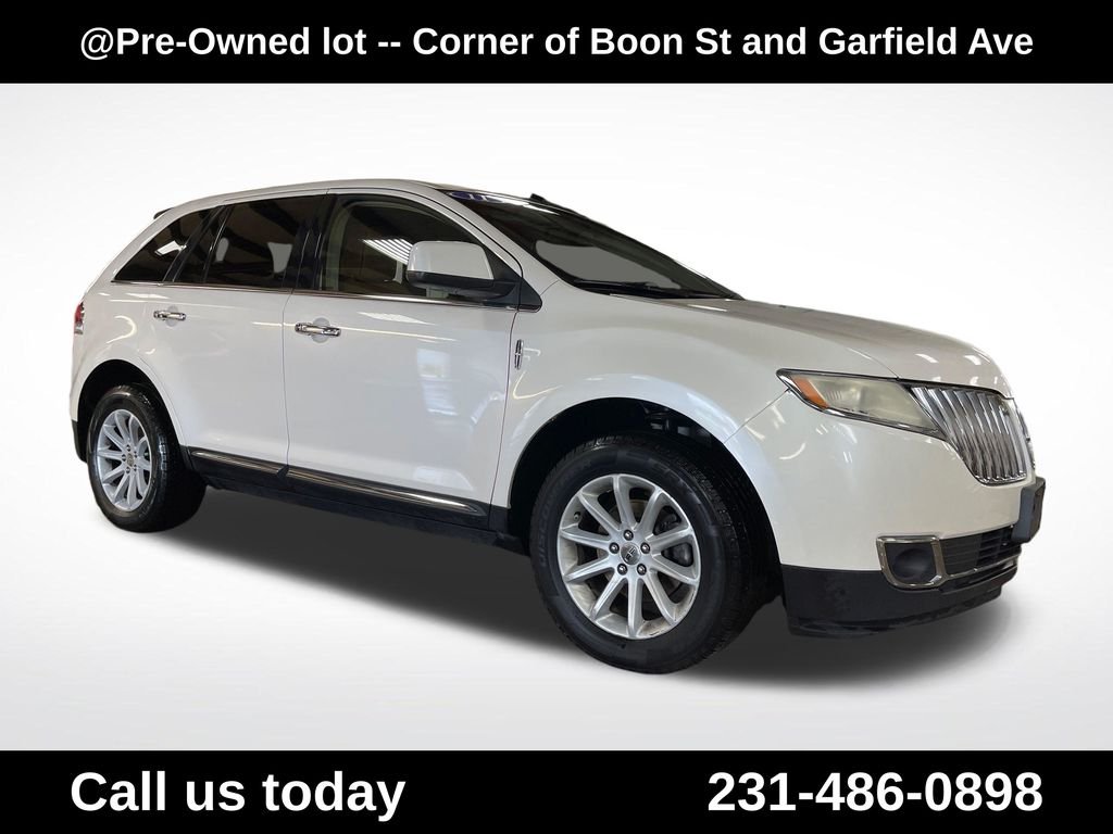 Used 2011  Lincoln Base image 7