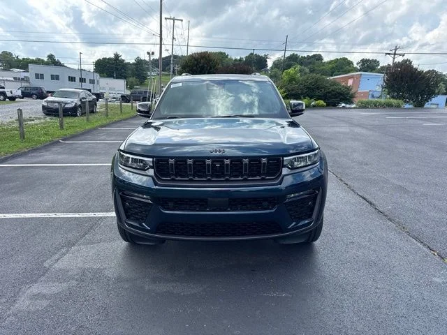 New 2026 Fathom Blue Pearl-Coat Exterior Paint Jeep Limited image 2