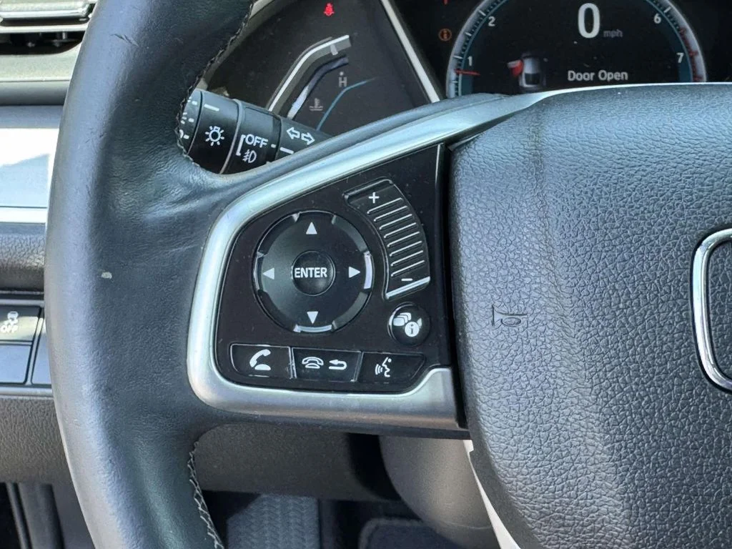 Used 2016  Honda Touring image 22