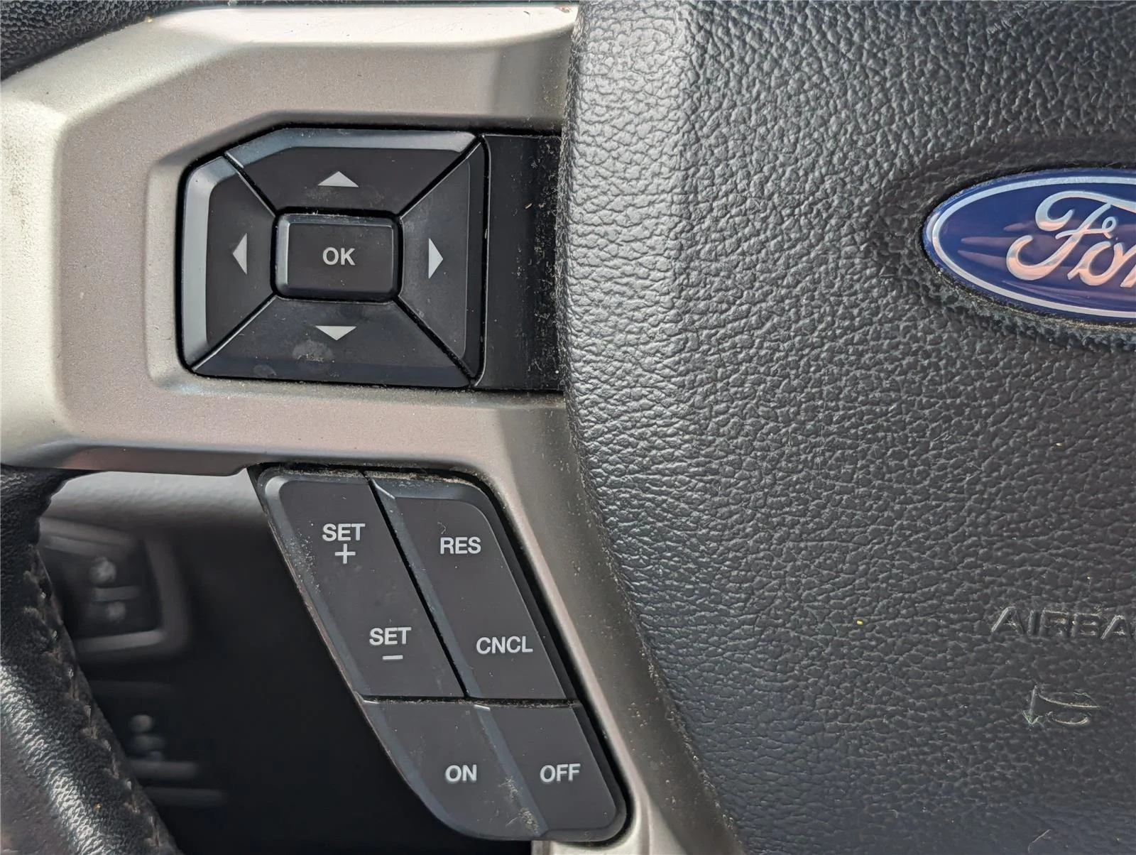 Used 2018 White Platinum Metallic Tri-Coat Ford King-Ranch SuperCrew 5.5-ft. 2WD image 25