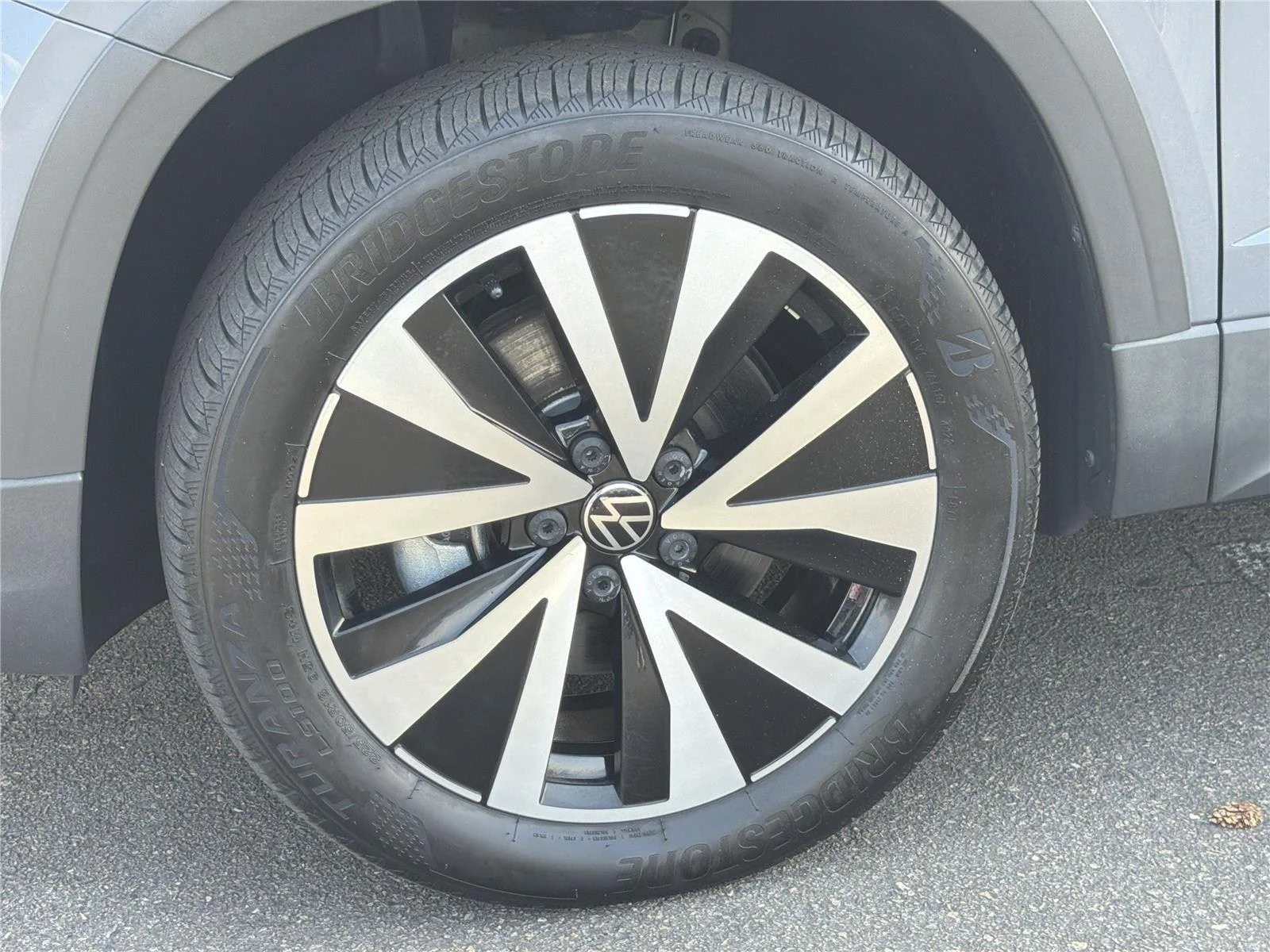 Used 2023 Pure Gray Volkswagen SE image 30