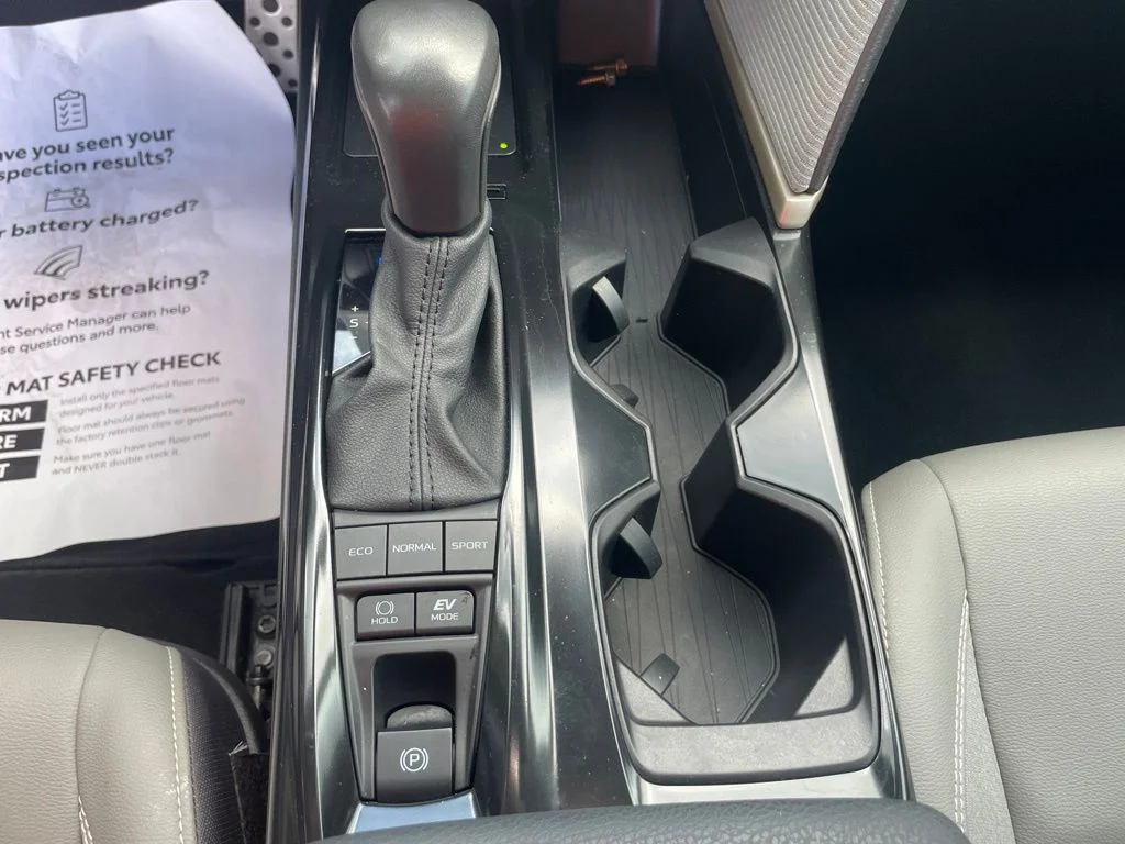 2025 Toyota Camry SE - Photo 24