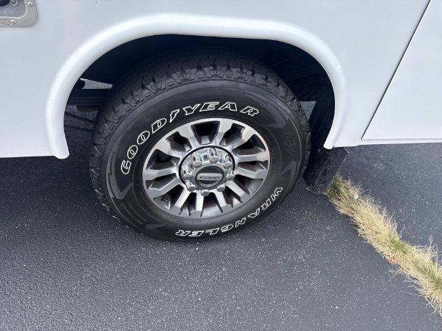 Used 2020 Oxford White Ford Lariat image 13