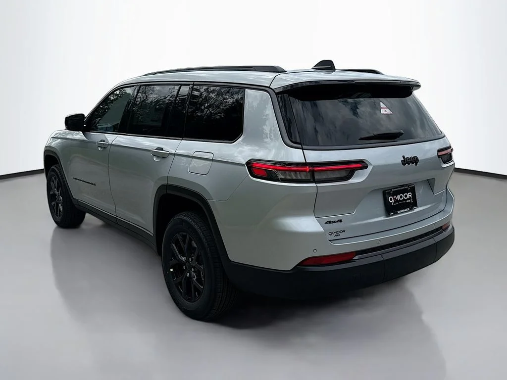 New 2026 Silver Zynith Jeep Laredo Altitude image 6