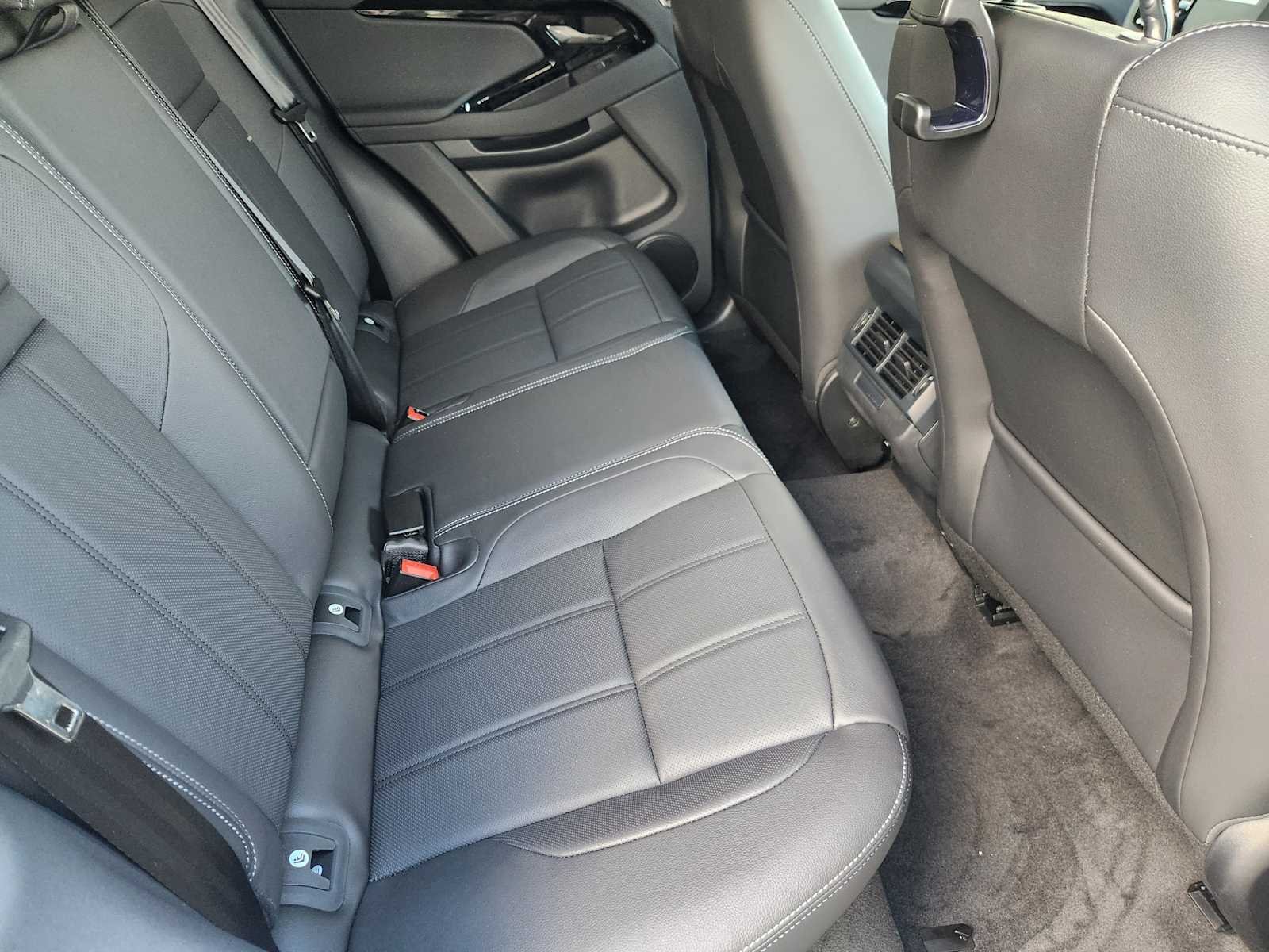 New 2026 Fuji White Land Rover Hoxton Edition image 32