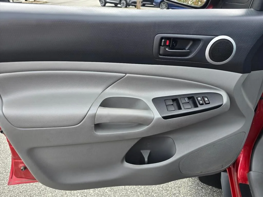 Used 2015 Red Toyota Base image 9
