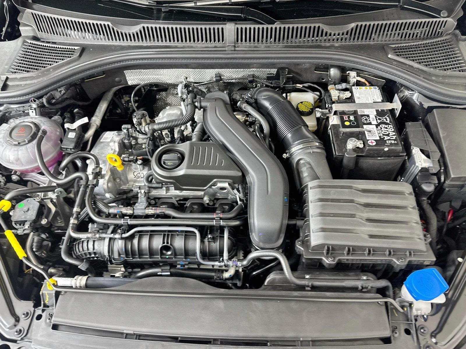 New 2027 Deep Black Pearl Volkswagen SE image 29