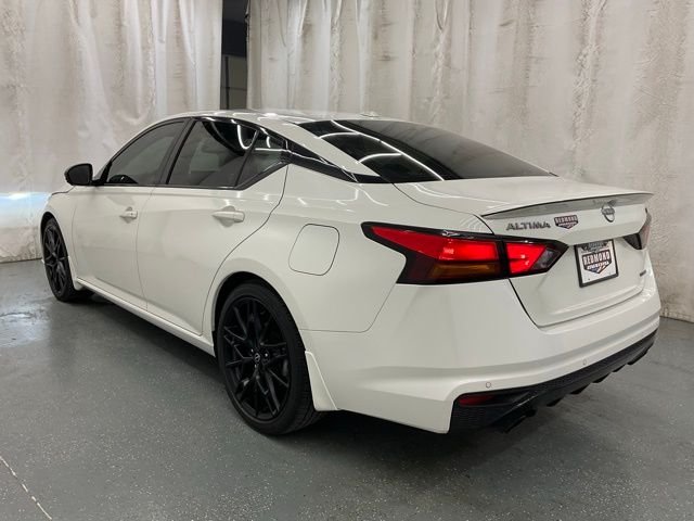 Used 2023 White Nissan 2.0 SR image 5
