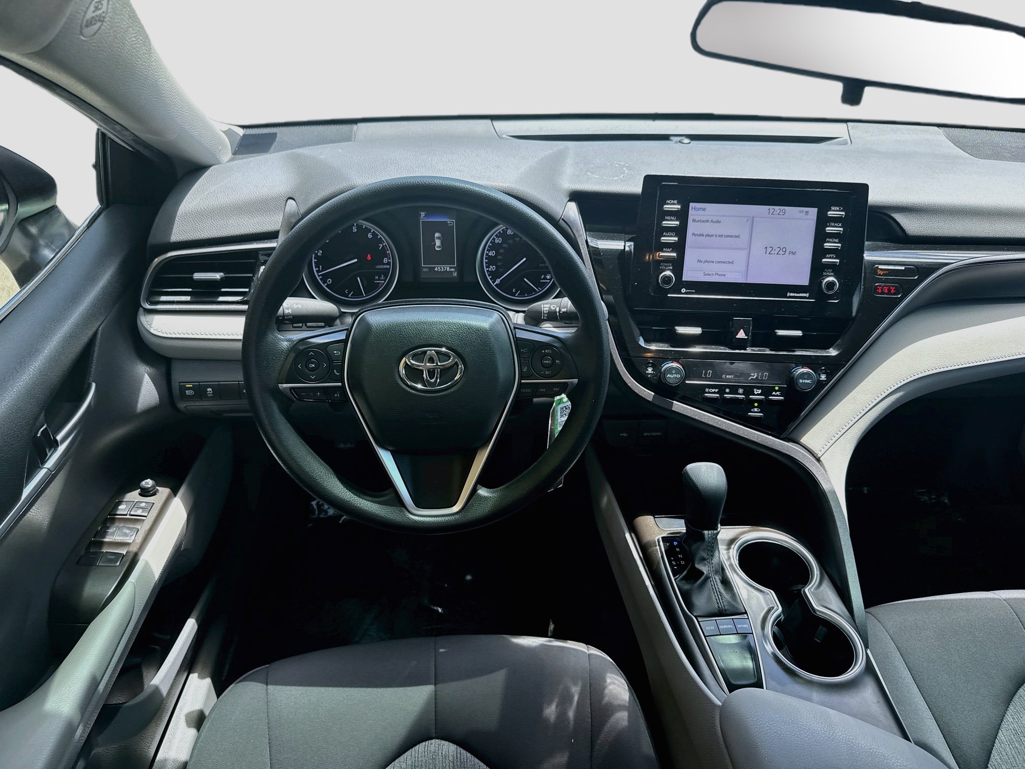 Used 2023 Ice Toyota LE image 18