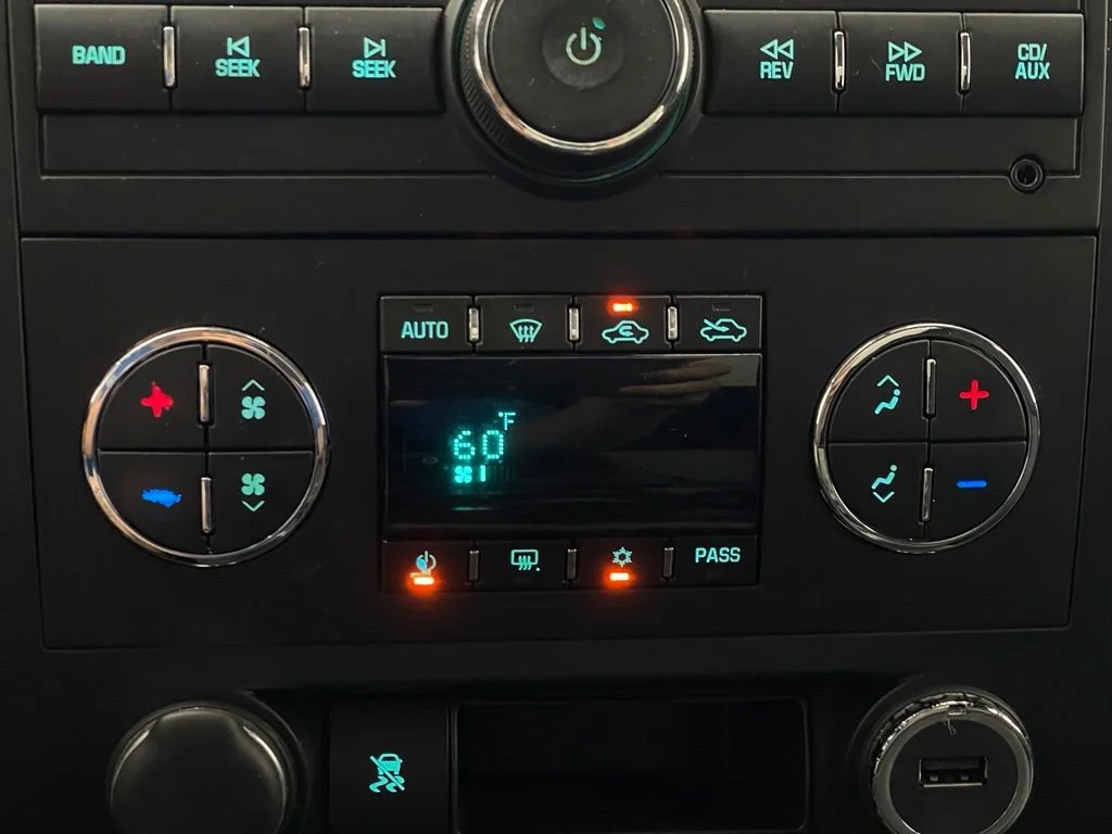 Used 2010 TAUPE GRAY METALLIC Chevrolet LT image 21