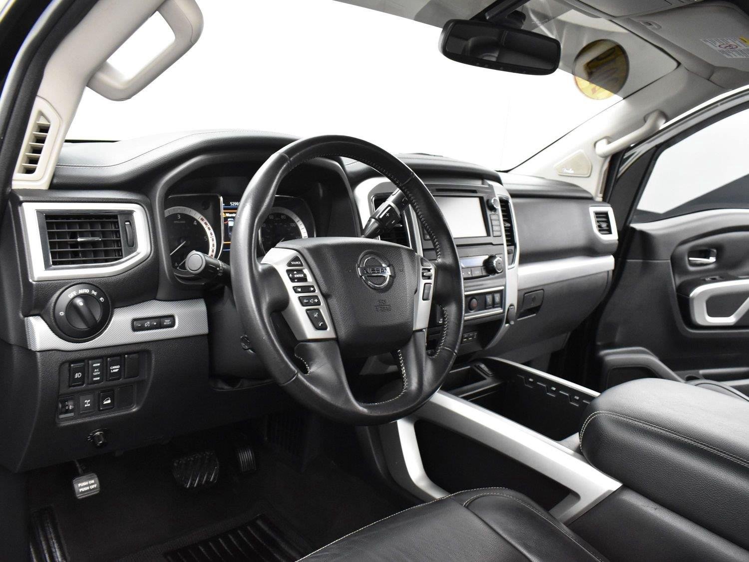 Used 2019 Midnight Pine Metallic Nissan PRO-4X image 15