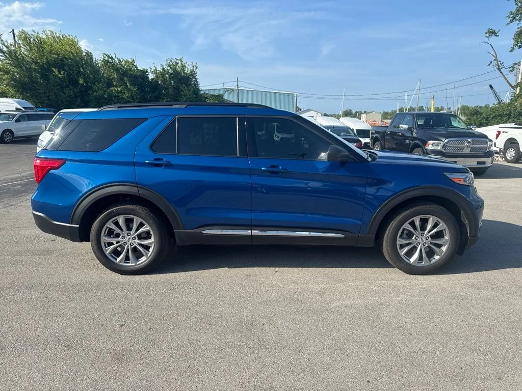 Used 2023 Blue Ford XLT image 2