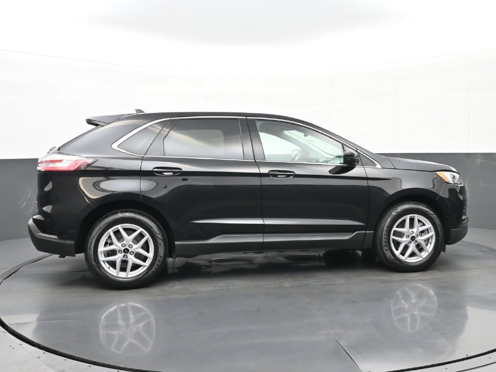 Used 2023 Black Ford SEL image 2
