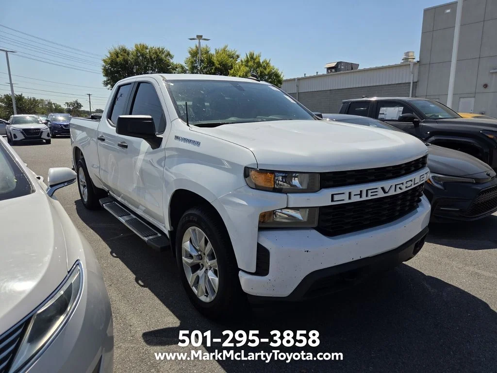 Used 2021 White Chevrolet Custom image 3