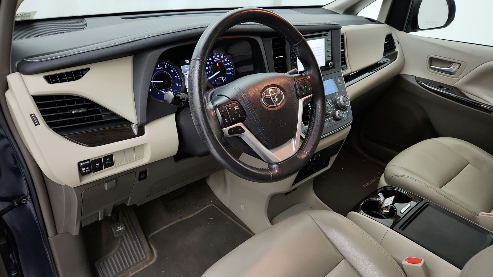 Used 2019 Beige Toyota XLE Premium image 25