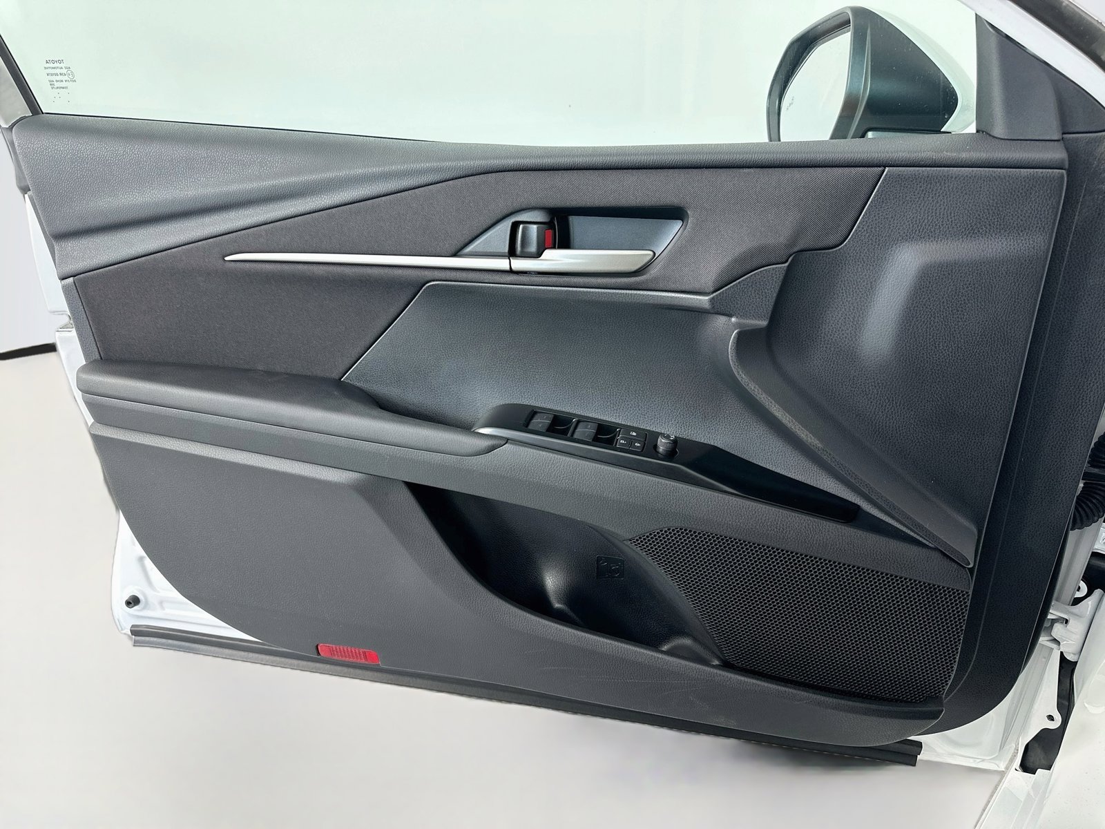 2026 Toyota Camry LE - Photo 23